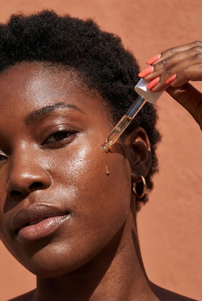 毛穴の黒ずみをクレンジング後に保湿する方法は？